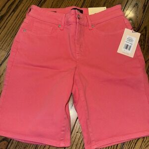 NYDJ Ella Shorts With‎ Sideseam Slits Size 4 Spiced Coral 9" NWT LIFTXTUCK Tech